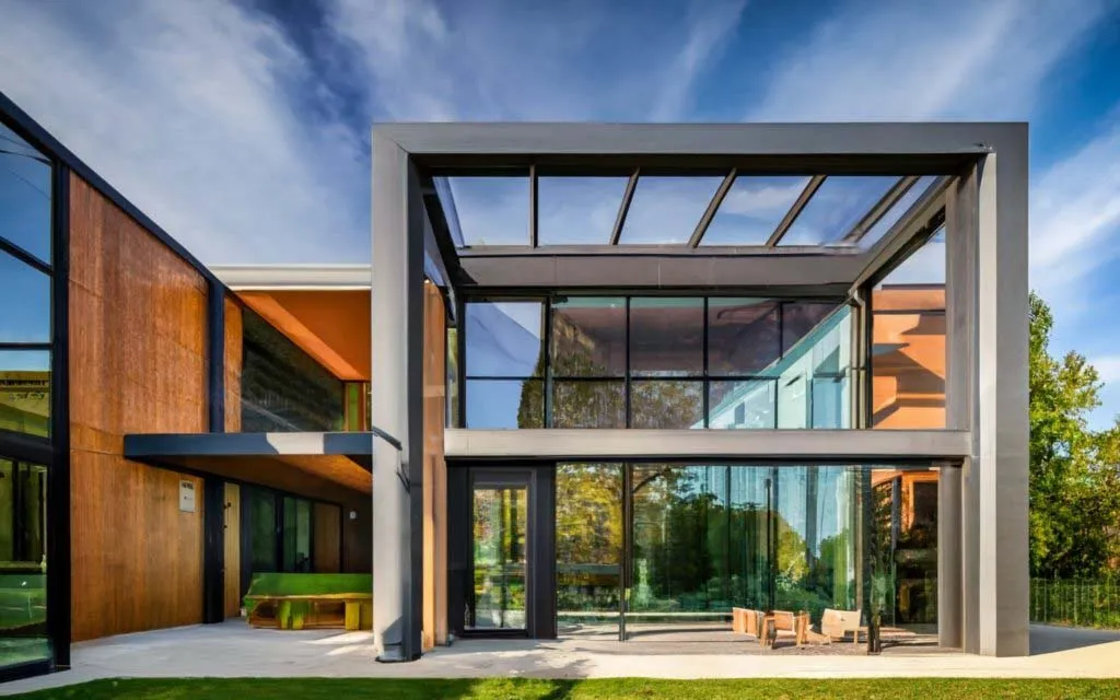 Extension-dun-local-commercial-a-ossature-metallique-a-Annecy